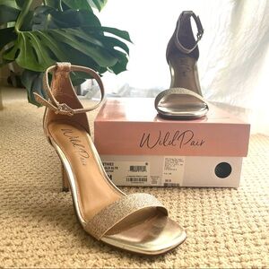New - Wild Pair champagne gold sparkly shoes - size 7
